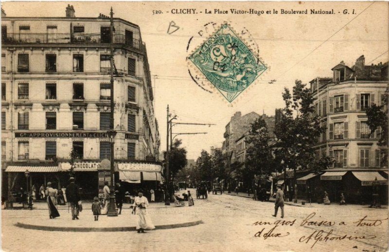 CPA CLICHY - La Place Victor-Hugo et le Boulevard National (581351)