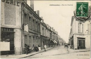 CPA CHATEAUDUN - Rue de CHARTRES (33753)