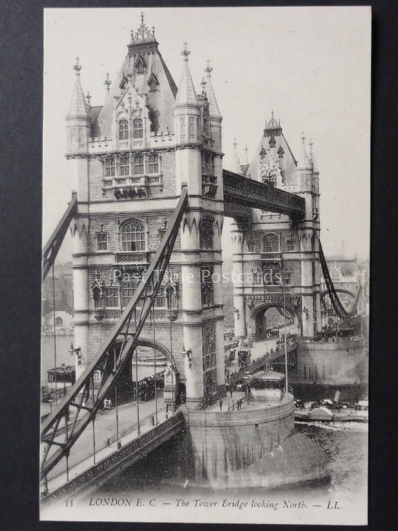 London: E.C The Tower Bridge Looking North c1904 LL.55