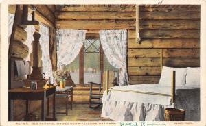 D66/ Yellowstone National Park Postcard c10 Haynes 167 Old Faithful Inn Bedroom5 