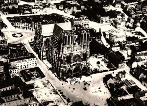 VINTAGE REIMS FRANCE AVION CATHEDRALE CATHEDRAL RPPC POSTCARD  43-214