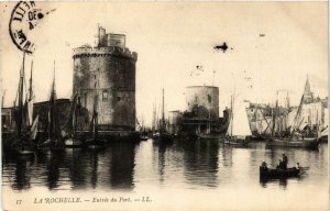 CPA La ROCHELLE Entrée du Port (666716)