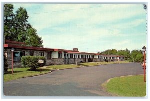 1977 Crest Motel Overlooking Lake Superior Ashland Wisconsin WI Vintage Postcard