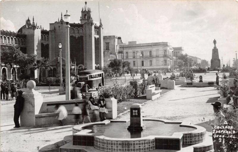 CALZADA INDEPENDENCIA GUADALAJARA MEXICO REAL PHOTO POSTCARD 1940s OLD BUS