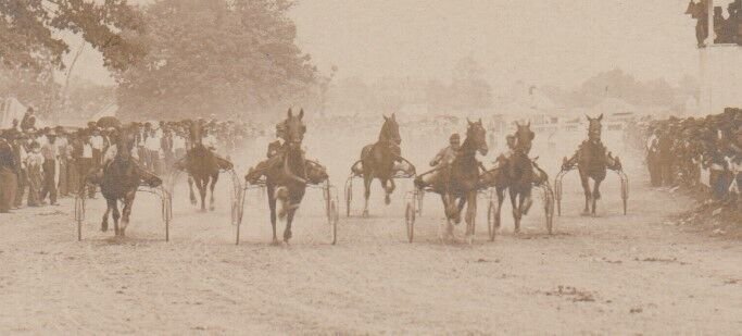 Carmi ILLINOIS RPPC 1909 HARNESS RACE Horse Racing UNDERWAY nr Mt. Vernon IL