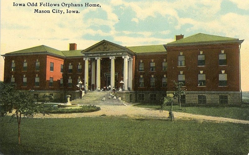 Postcard Hand Tinted View of Iowa Odd Fellows Orphan's Home, Mason City, IA.  S6