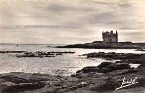 BR37960 Quiberon contre jour sur le vieux chateau france