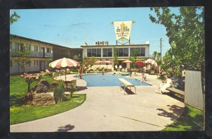 OKLAHOMA CITY OKLAHOMA ROUTE 66 DE VILLA MOTOR INN SWIMMING POOL POSTCARD