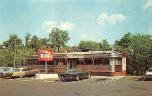 VILLAGE DINER MILFORD PENNSYLVANIA ADVERTISING POSTCARD (1960s)