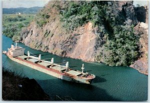 Postcard - Freighter crossing the Gaillard Cut (Corte Culebra) Panama Canal 