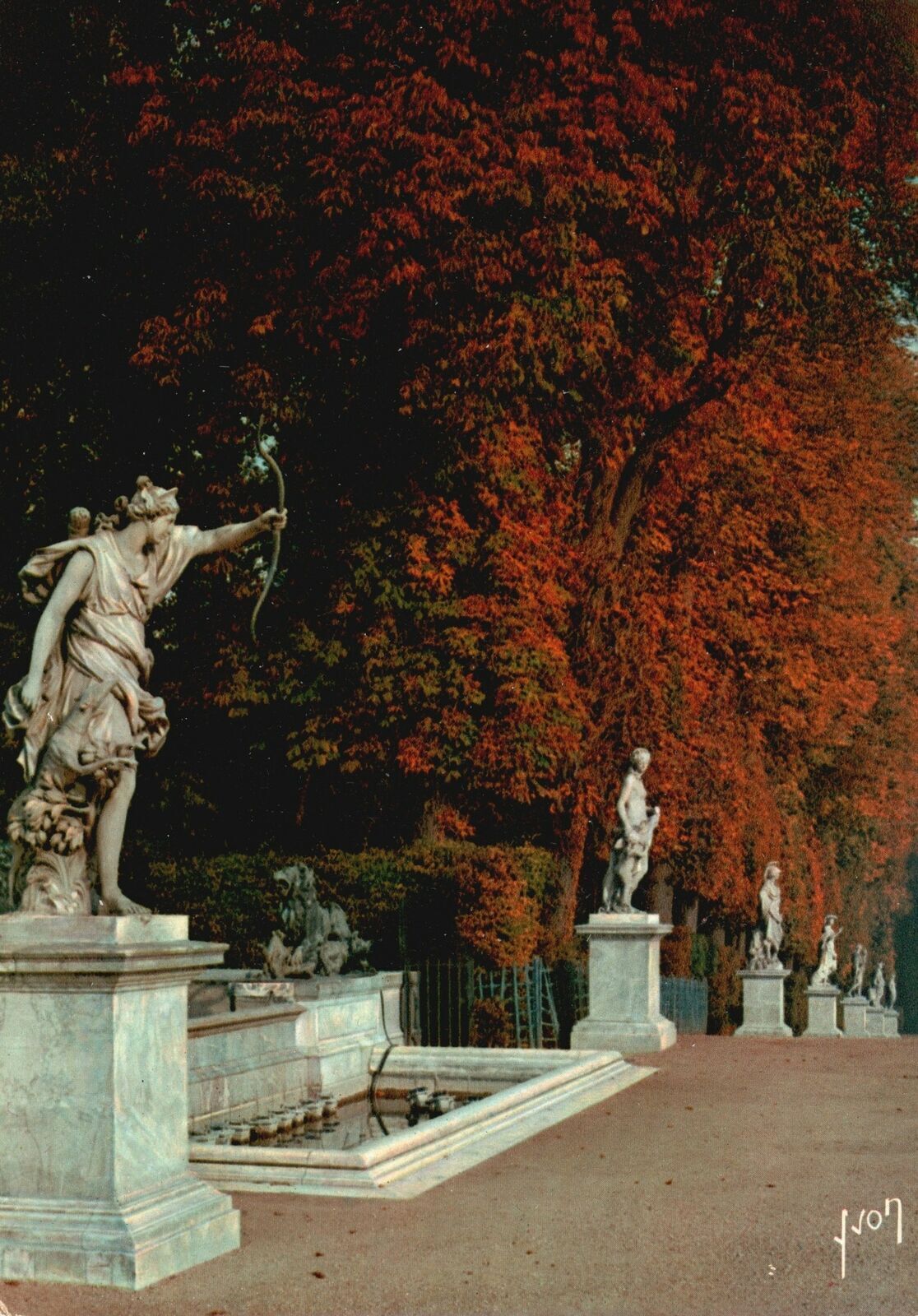 Postcard Couleurs Et Lumiere De France Chateau De Versailles Allee Des ...
