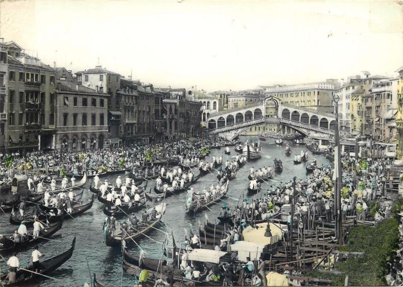 Italy Canal Grande Regatta Venice Venezia Italia semi-modern postcard