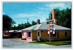 1971 View of Reynick Motel Rapid City South Dakota SD Vintage Postcard 