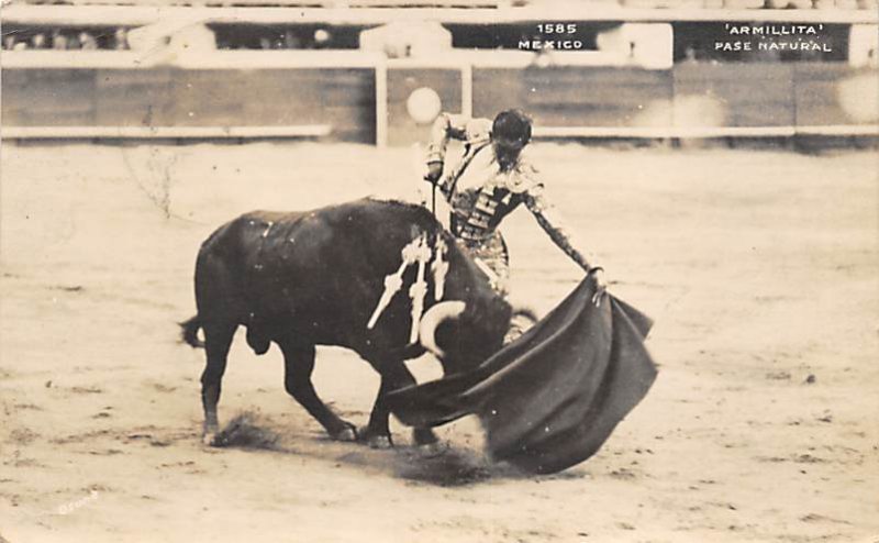 Bull fighting Mexico, Armillita Pase Natural, 1940 