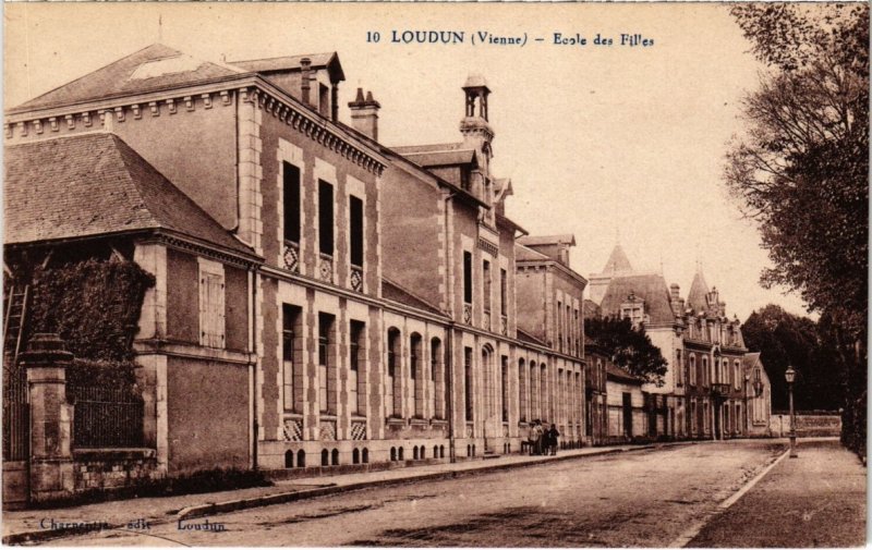 CPA Loudun - Ecole des Filles (111609)