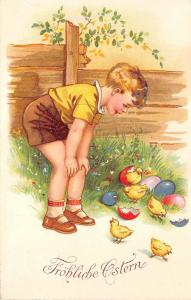 BG20052 boy with chick and egg  ostern easter  germany