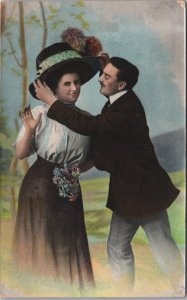 Romantic Couple Vintage Postcard C189