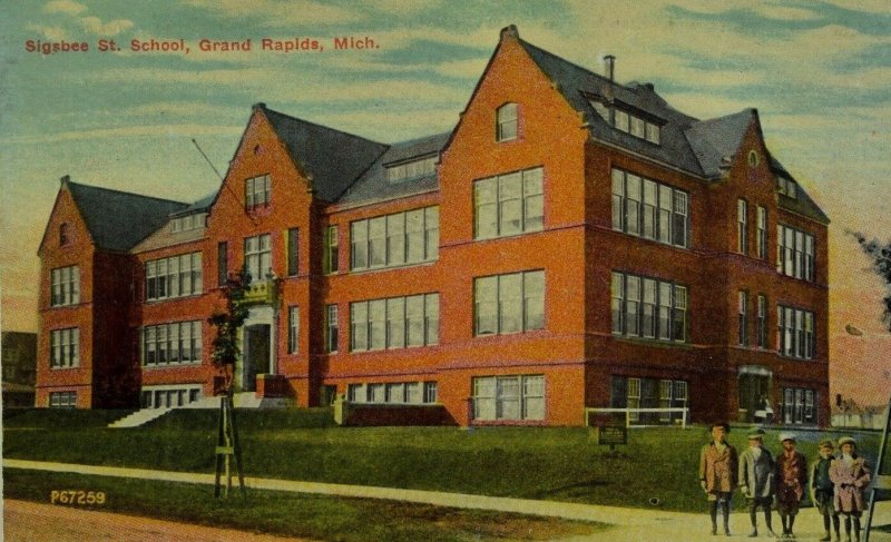 Circa 1910 Sigsbee St. School, Grand Rapids, Mich. Postcard P55