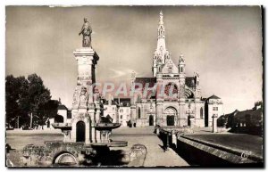 Postcard Modern Ste Anne D & # 39Auray Basilica and the Fountain