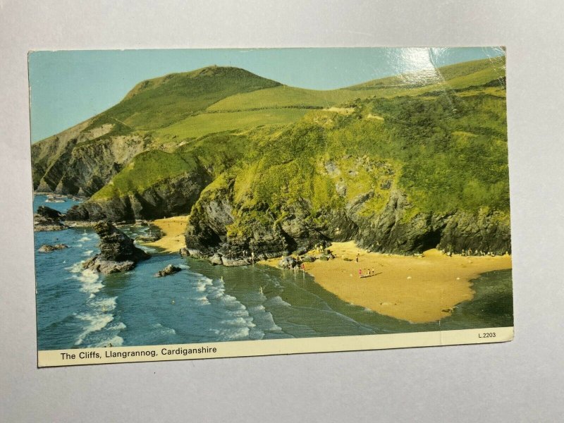 POSTED VINTAGE POSTCARD - THE CLIFFS LLANGRANNOG CARDIGANSHIRE  (KK646) 