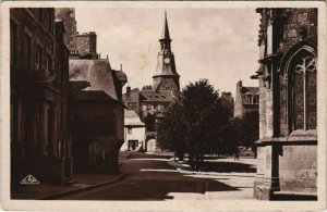 CPA DINAN Place Saint-Sauveur et Tour de l'Horloge (1166445)