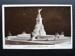 London QUEEN VICTORIA MEMORIAL Designed by Thomas Brock R.A. c1911 RP Postcard