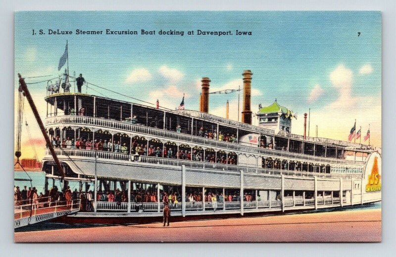 JS DeLuxe Steamer Excursion Boat Davenport Iowa IA Linen Postcard UNP