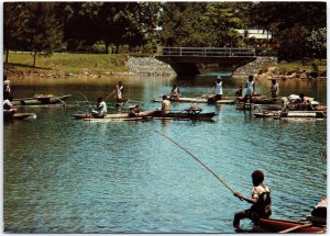 VINTAGE POSTCARD CONTINENTAL SIZE FISHERMEN IN MADANG HARBOR PAPUA NEW GUINEA