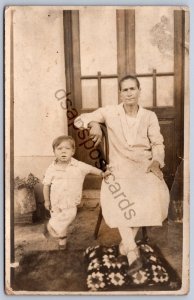 K50/ Interesting RPPC Postcard c1910 Chair Mother Child Leaning Cool 353