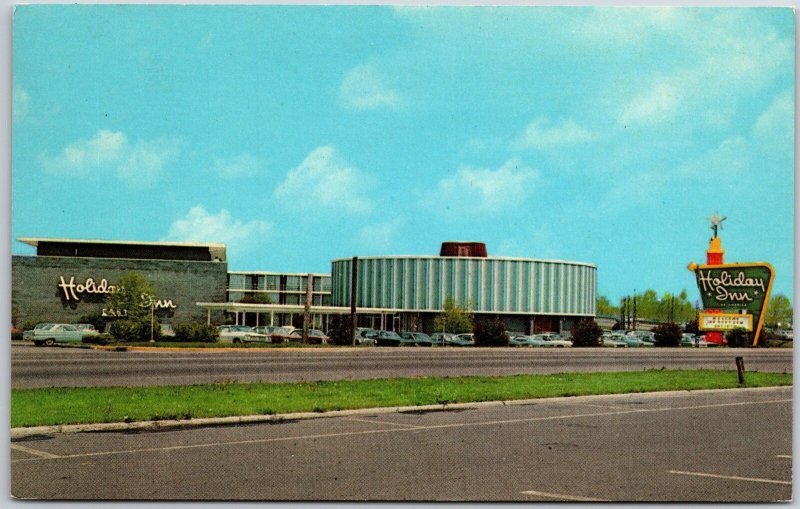 Holiday Inn East Of Indianapolis Indiana State Road & Lounge Posted Postcard