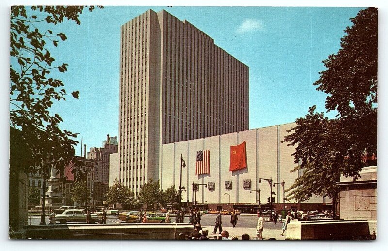 1960s NEW YORK CITY COLISEUM COLUMBUS CIRCLE RUSSIAN US FLAGS POSTCARD P931