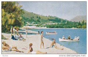 QUEENSTOWN, enjoying the sun on Lake Wakatipu, district of Otago-Southland, N...