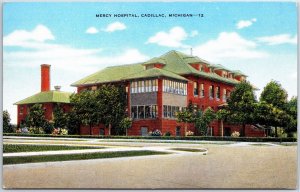 VINTAGE POSTCARD THE MERCY HOSPITAL LOCATED AT CADILLAC MICHIGAN c. 1945