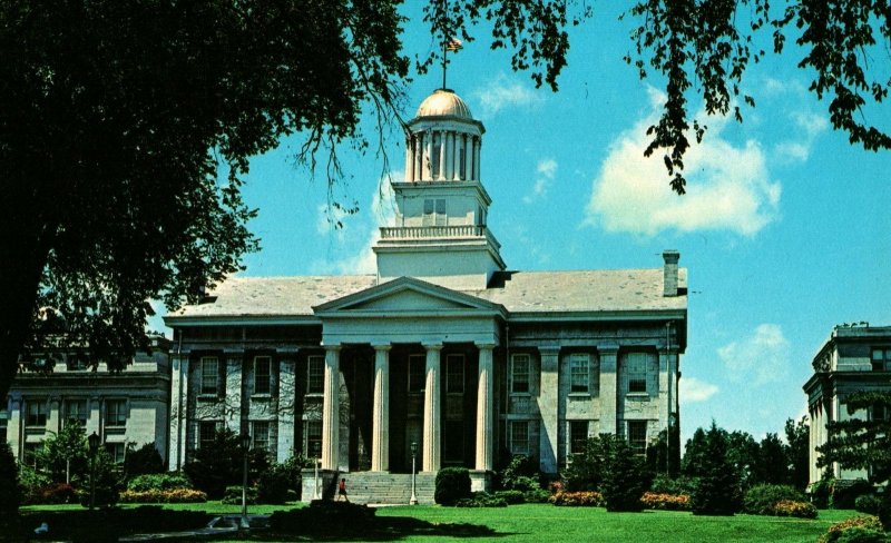 VINTAGE POSTCARD IOWA'S OLD CAPITOL BUILDING IOWA CITY IOWA CHROME