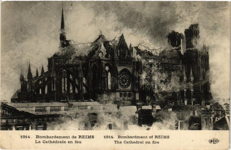 CPA MILITAIRE Bombardement de Reims-La Cathédrale en feu (316816)