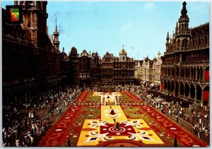 VINTAGE CONTINENTAL SIZED POSTCARD MARKET PLACE FLOWER SELLERS BRUSSELS BELGIUM