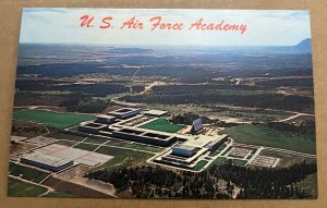 VINT POSTCARD UNUSED - AIR VIEW OF PLAINS & U.S. AIR FORCE ACADEMY,  COLORADO