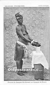 Femme de Jacqueville faisant un bouquet de fleurs African Nude Unused 