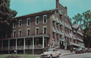 MIDDLEBURY, Vermont, 1940-1960s; Middlebury Inn