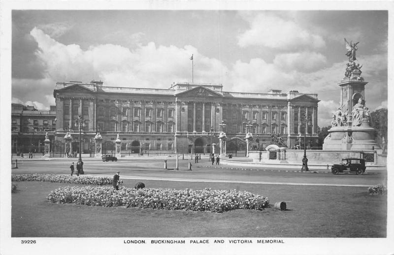 BR61321 buckingham palace and victoria memorial  london real photo   uk 