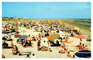 Postcard BEACH SCENE Wildwood New Jersey NJ AU0451