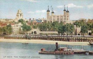 London Thames navigation & sailing Tower of London cargo barge tugboat