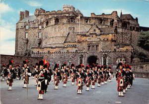 uk47699 the castle edinburgh scotland uk military soldier