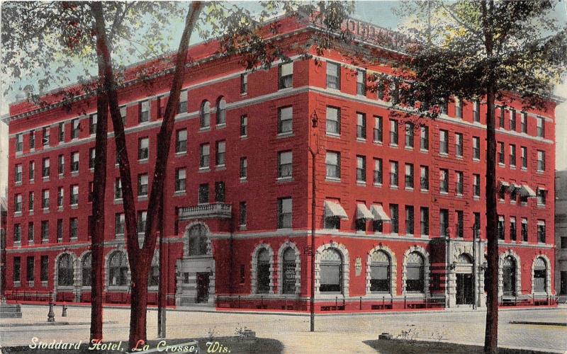 La Crosse Wisconsin~Stoddard Hotel~Cobble Stone Street~c1910 Postcard