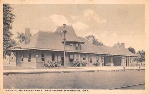 Washington Iowa Train Station Vintage Postcard AA44903