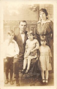 J22/ Interesting RPPC Postcard c1910 Parkersburg W Va Family Children 91