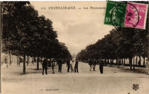 CPA CHATELLERAULT Les Promenade (613211)