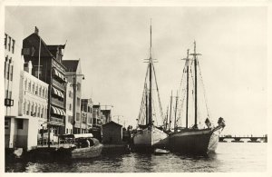 curacao, WILLEMSTAD, Handelskade, Fishing Boats (1950s) RPPC Postcard