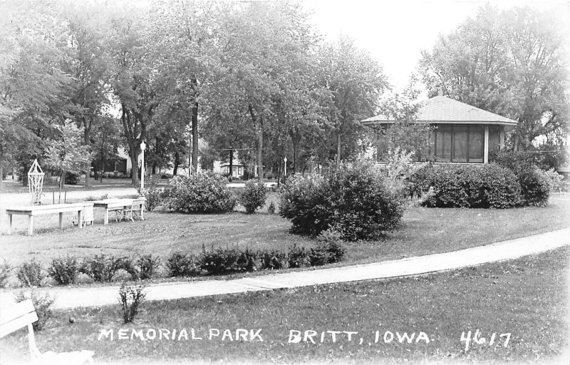 J55/ Britt Iowa RPPC Postcard c1940s Memorial Park Pavilion  273