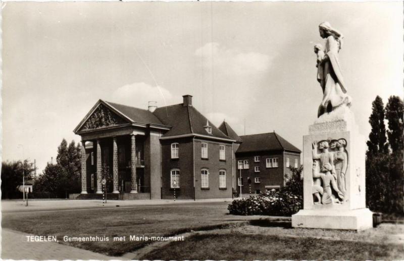 CPA AK Tegelen Gemeentehuis met Maria-monument NETHERLANDS (728633)